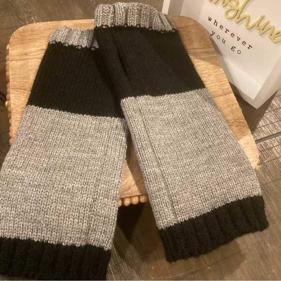 - 🍁 Knit Fingerless Butterfly Gloves - Picture 3 of 9